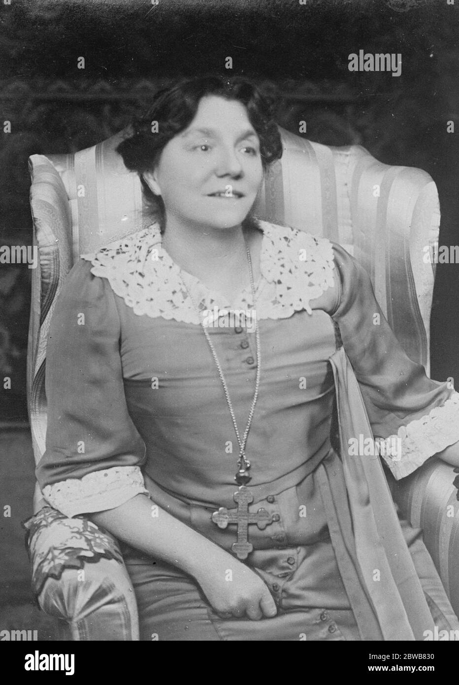 Il ruolo più recente di Yvette Guilbert . Il giornalismo è l'ultimo ruolo di Mme Yvette Guilbert , il famoso ' diseuse ' o mayer , che ora scrive regolarmente su una varietà di argomenti in ' Paris Soir ' . 24 febbraio 1925 Foto Stock