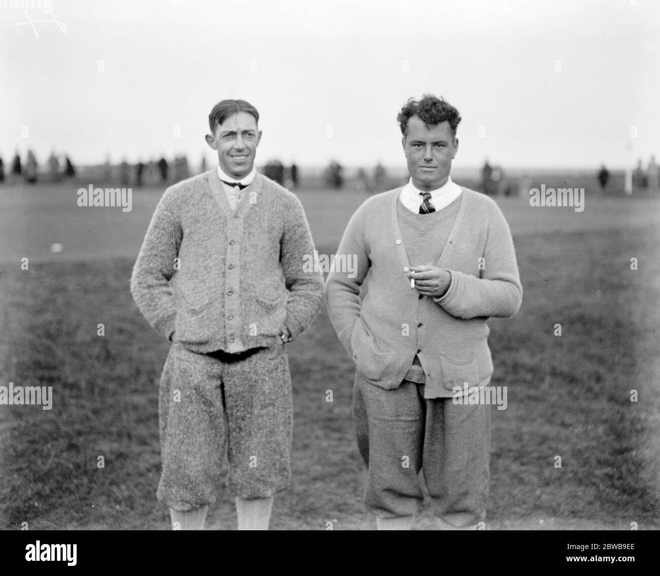 Campionato dilettante di golf a Deal , Kent . Da sinistra a destra; Francis Ouimet (USA) e C J H Tolley (Rye), due degli ultimi otto concorrenti. 12 maggio 1923 Foto Stock