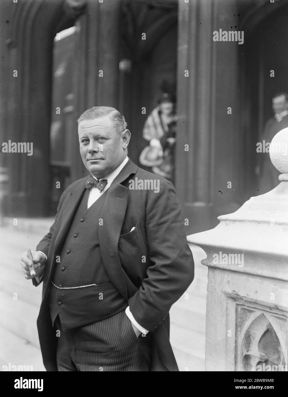 Sir Hamar e Lady Greenwood 's piccolo figlio battezzato a Gray 's Inn Chapel . Sir Eric Geddes . 17 giugno 1923 Foto Stock