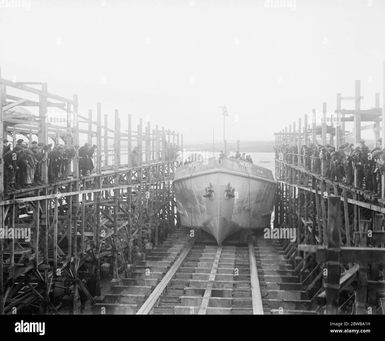 Lancio della nave in cemento' Prince Nicholas', Lake Shipyard, Hamworthy, Poole . 16 gennaio 1919 Foto Stock