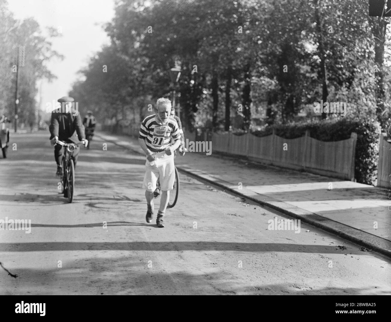 Corsa a piedi Surrey . MR T Hall , 73 anni in gara 15 settembre 1923 Foto Stock