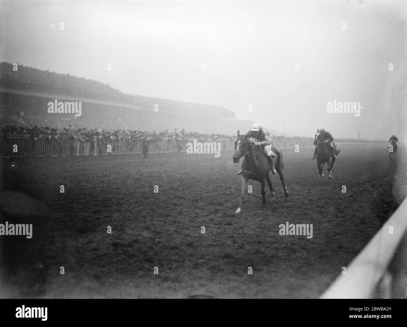 Il Grand National all'Ippodromo di Aintree , Liverpool . ' Sergente Murphy' che viene a casa per vincere. 23 marzo 1923 Foto Stock