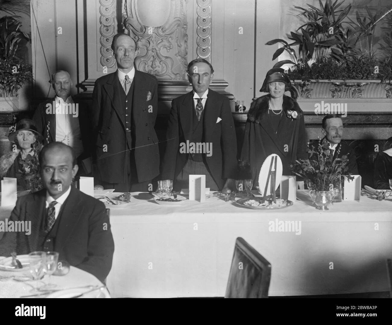 Viceré designato dell'India intrattenuto a pranzo dall'Unione Indiana Britannica all'Hotel Cecil . Lord Irwin , Visconte Erleigh e Lady Irwin . 25 febbraio 1926 Foto Stock
