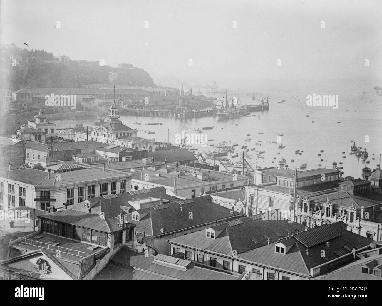 Una vista sulla città e il porto di Valparaiso in Cile . 26 gennaio 1925 Foto Stock