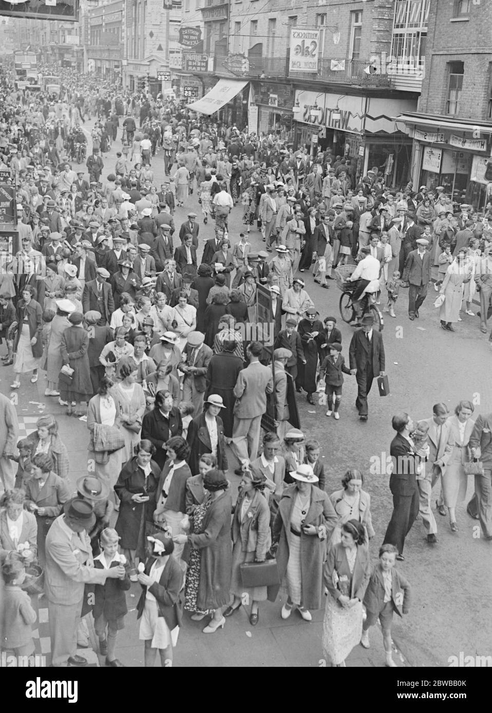 Southend sul mare - folle di festa della Banca . 2 agosto 1937 Foto Stock