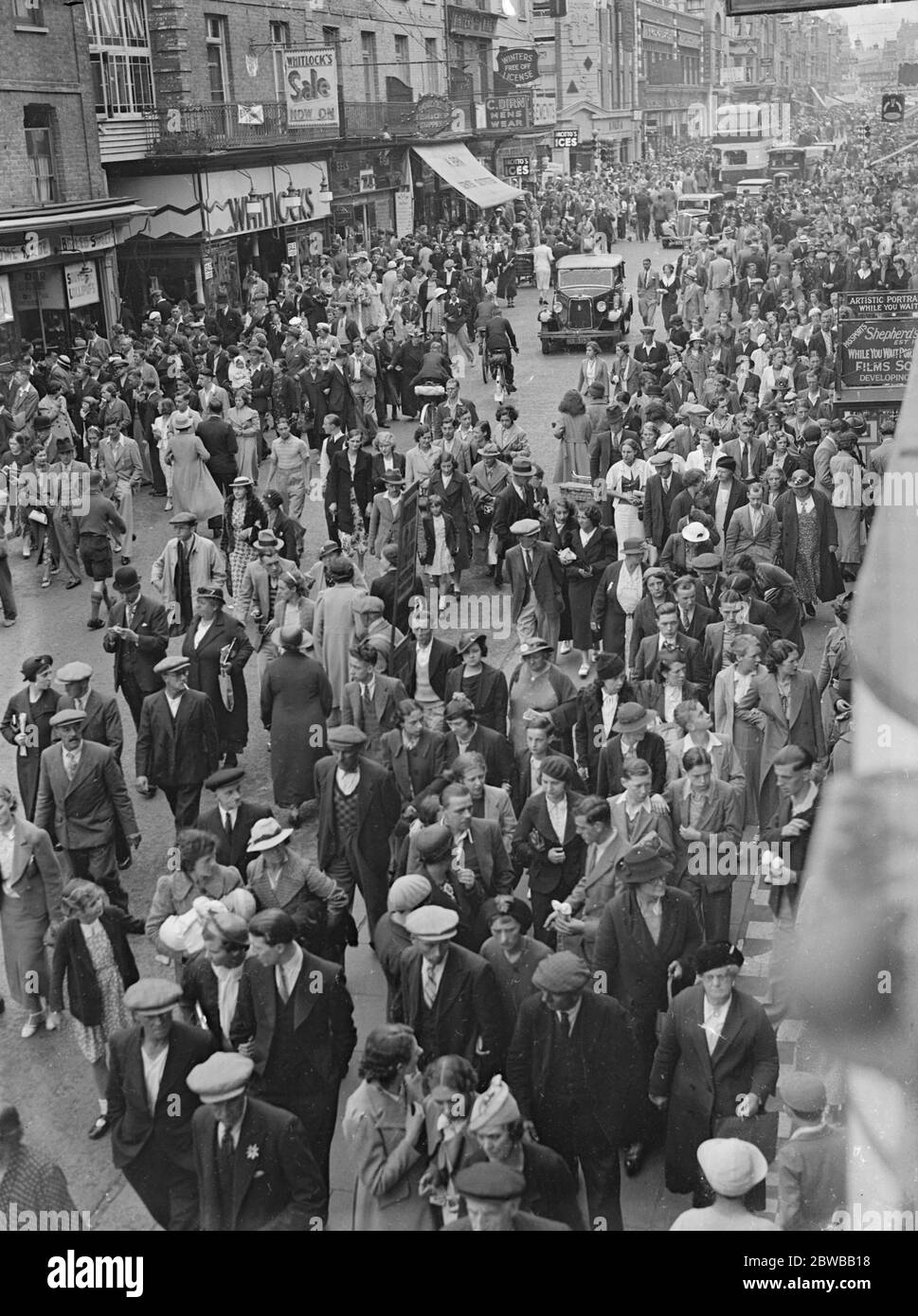 Southend sul mare - folle di festa della Banca . 2 agosto 1937 Foto Stock