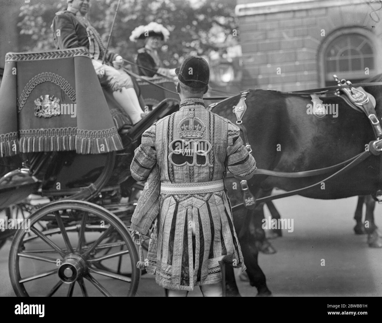 Il Cipher reale , e R VIII , ricamato sull'uniforme dello StateTrumpeter delle Guardie a Cavallo (i Blues) all'elezione del nuovo Sindaco del Signore nella Guildhall . 4 febbraio 1936 Foto Stock