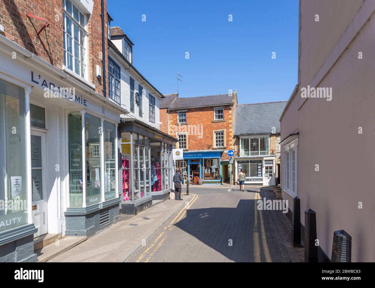 Negozi nel centro della città di Shipston-on-Stour, Warwickshire, Inghilterra, Regno Unito Foto Stock