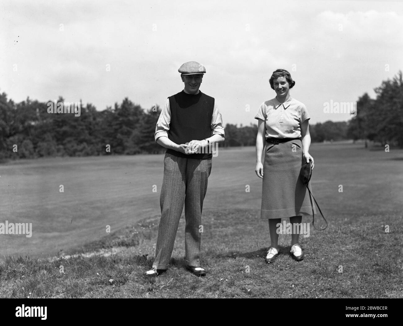 Donne / uomini al Golf Club della Nuova Zelanda. La sig.ra R T Peel e il sig. T H Torrance. 1939 Foto Stock