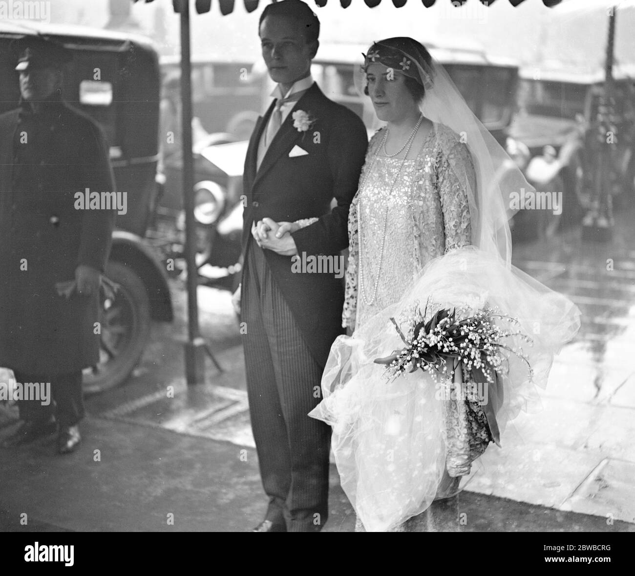Matrimonio di Sylvester Gates e Miss Nancy Tennant alla chiesa di St Margaret , Westminster . 16 febbraio 1928 Foto Stock