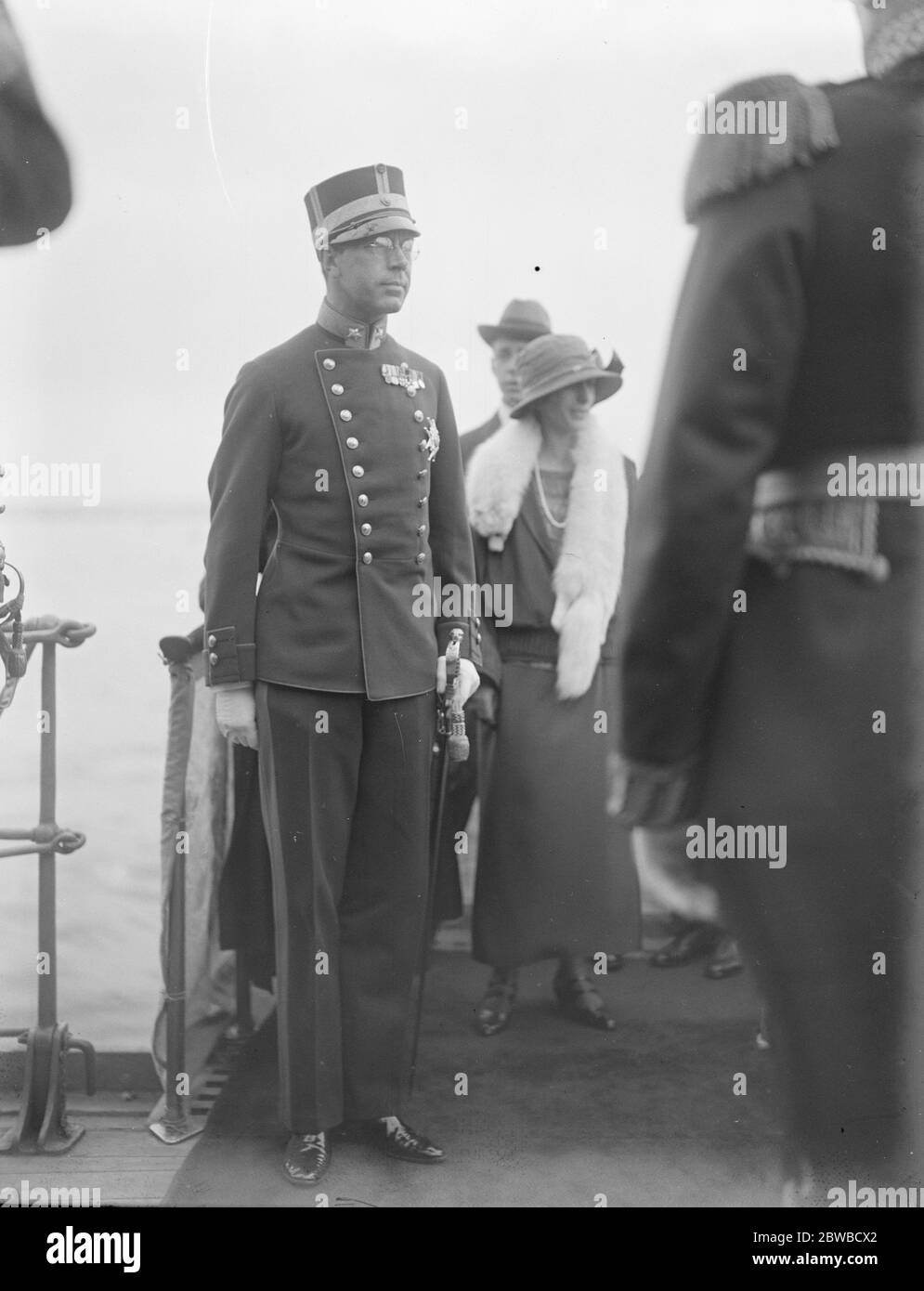 Il principe ereditario di Svezia e Lady Louise Mountbatten visitano lo Squadrone di battaglia svedese a Shierness . 3 luglio 1923 Foto Stock