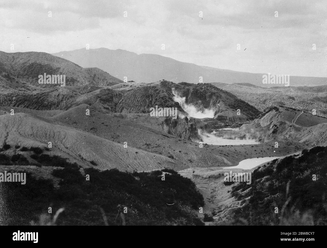 Visita di Duca e Duchessa di York nella regione vulcanica della Nuova Zelanda . Il famoso geyser di fango Waimanqu vicino a Rotorua che sarà visitato . 22 febbraio 1927 Foto Stock