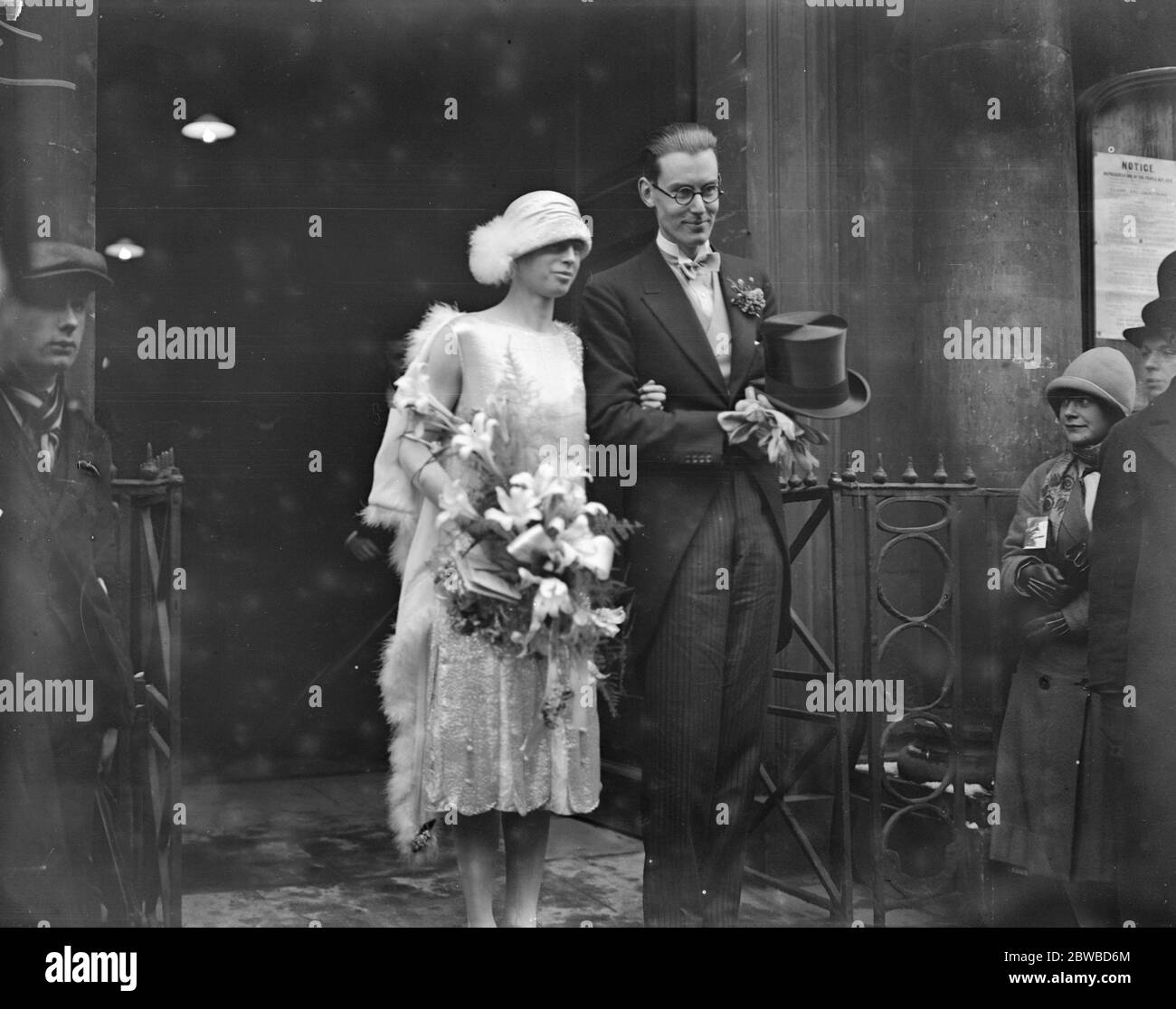 Nozze di W Leslie Farrer e di Miss Marjorie Pollock presso la Chiesa di St Margaret Lothbury , città di Londra . 16 gennaio 1926 Foto Stock