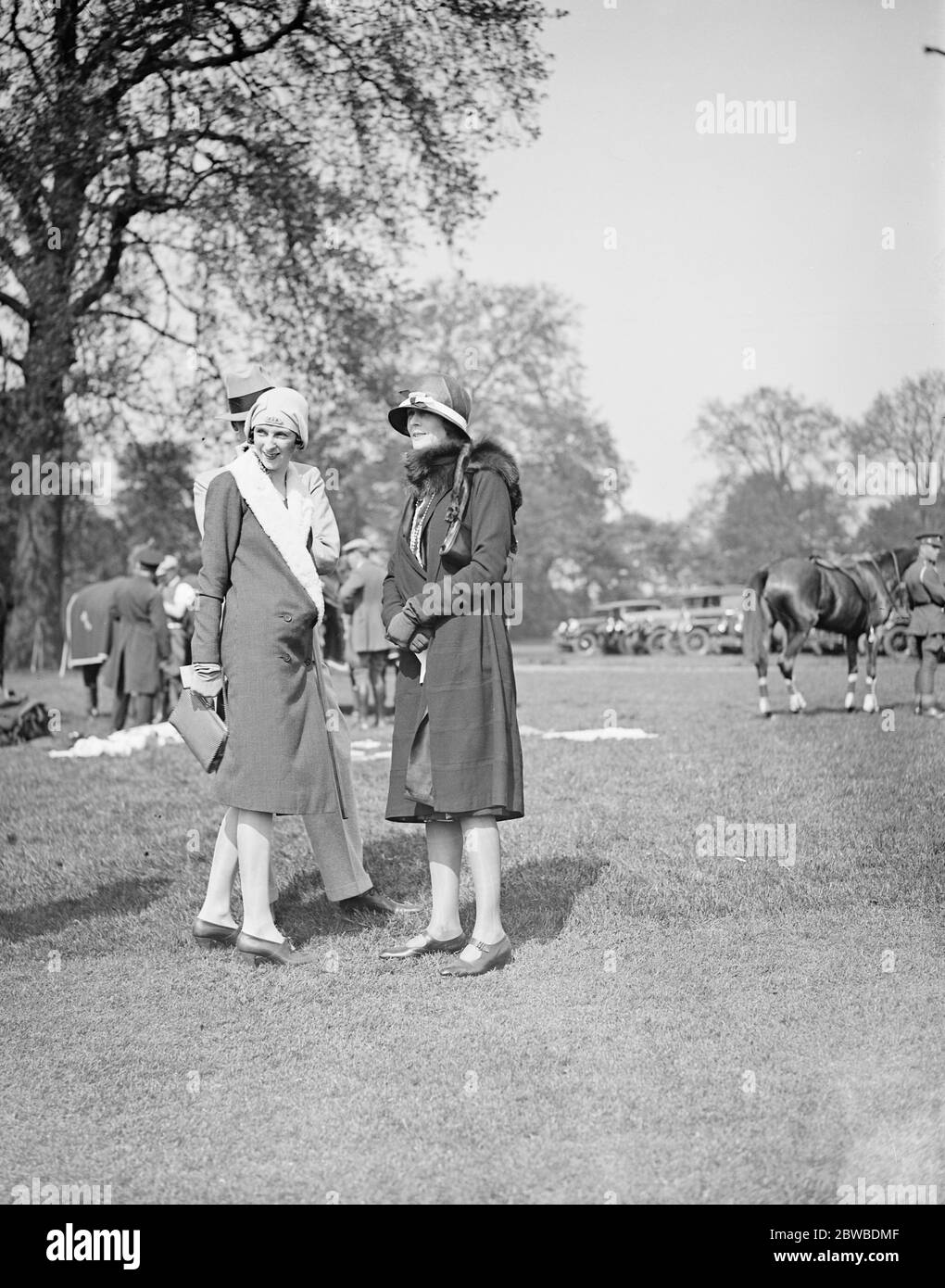 Polo a Ranelagh - Gunners contro Merchiston . Dudley Ward e la signora Edgar Brassey. 5 maggio 1928 Foto Stock