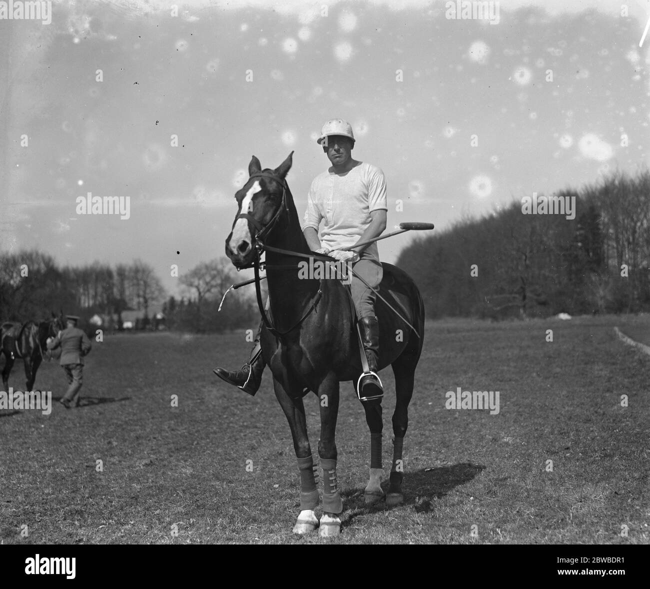 Polo all'Hurlingham Club . Lord Wodehouse per il team inglese . 1921 Foto Stock