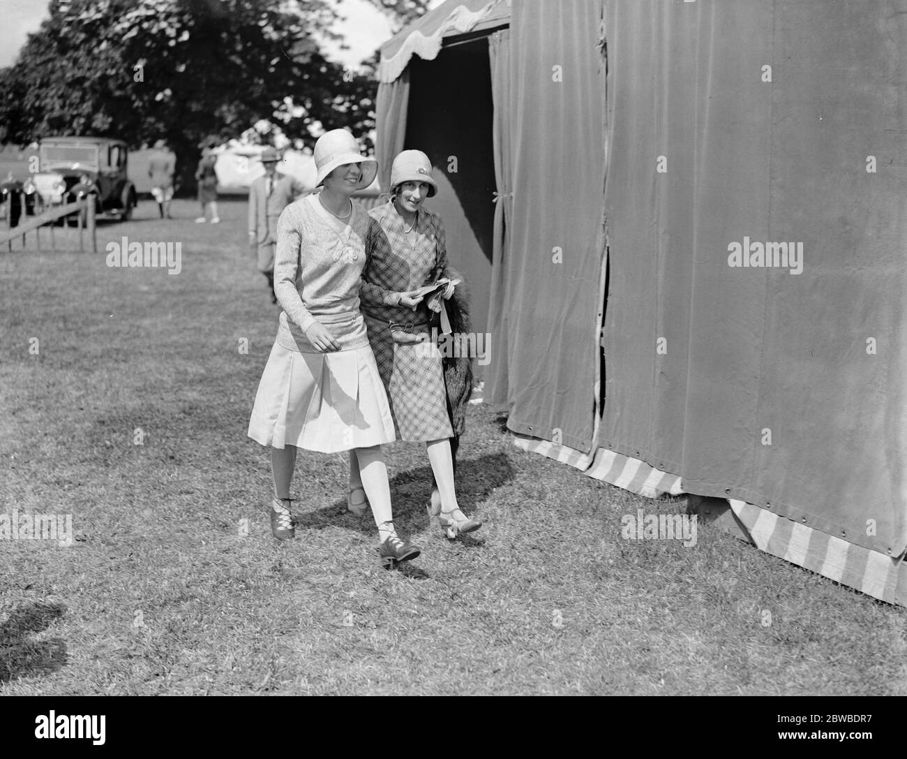 Torneo di polo della settimana Goodwood al Cowdray Park . Hon Hon Angela Pearson (a destra) 1929 Foto Stock