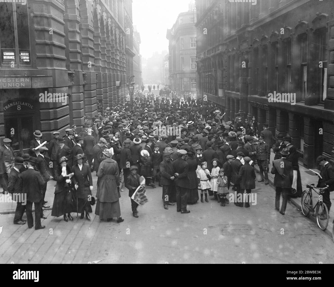 Lusitania inchiesta folle a Liverpool 15 giugno 1915 Foto Stock