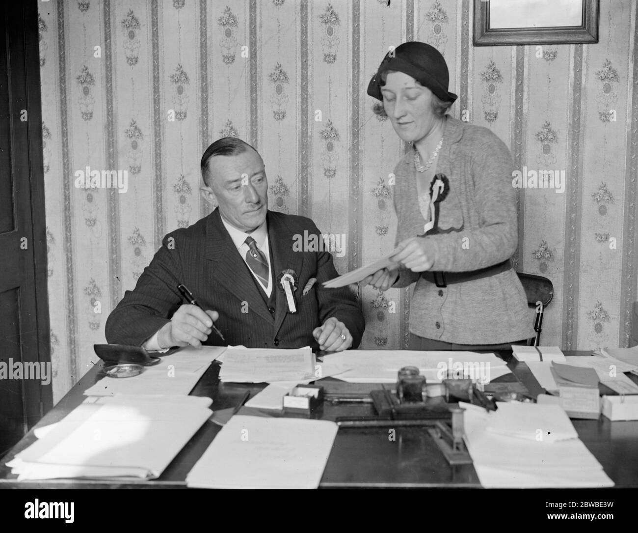 Elezioni generali . Il Consigliere Arthur L Bateman , MP (conservatore del Nord Camberwell ) e sua figlia, Miss Bateman . 15 ottobre 1931 Foto Stock