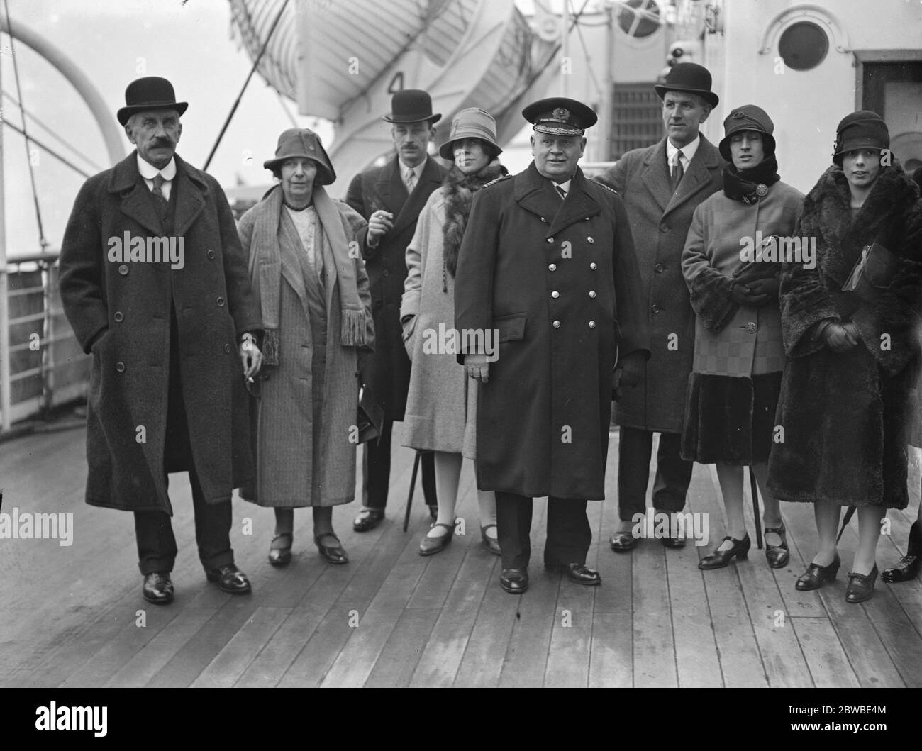 A bordo del Blue Star Liner Almeda a Tilbury . A sinistra , Lord and Lady Askwith , e Captain W Turner Russell ( Skipper ) . Foto Stock