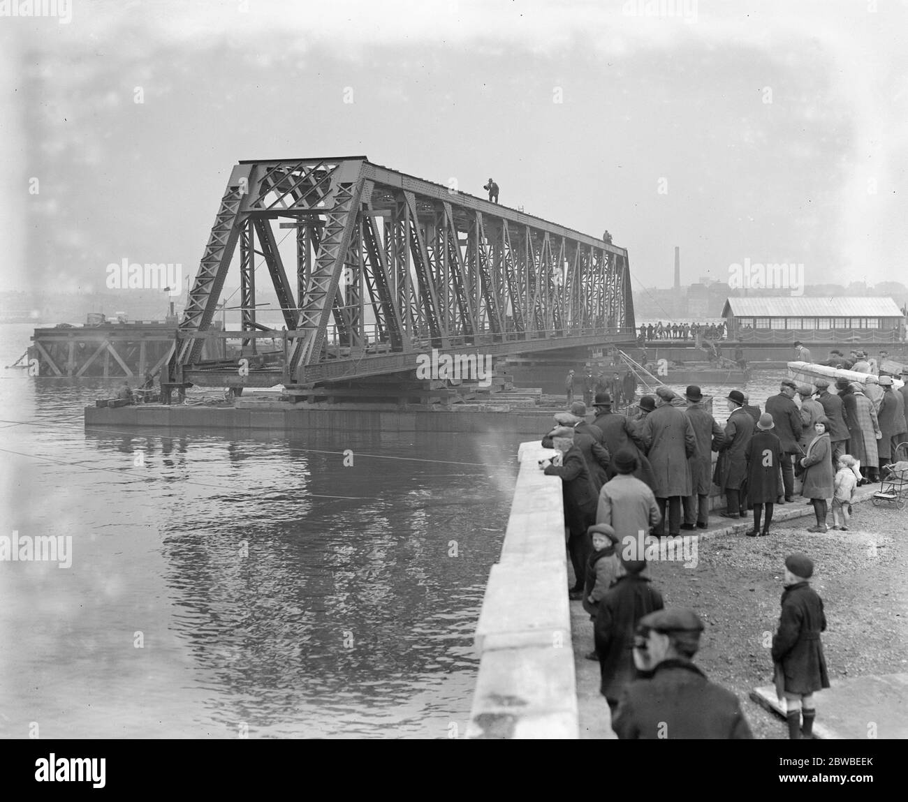 Tilbury , ponte stradale di 450 tonnellate , costruito dal ponte di Cleveland e co ltd di ingegneria , Darlington . 17 maggio 1928 Foto Stock