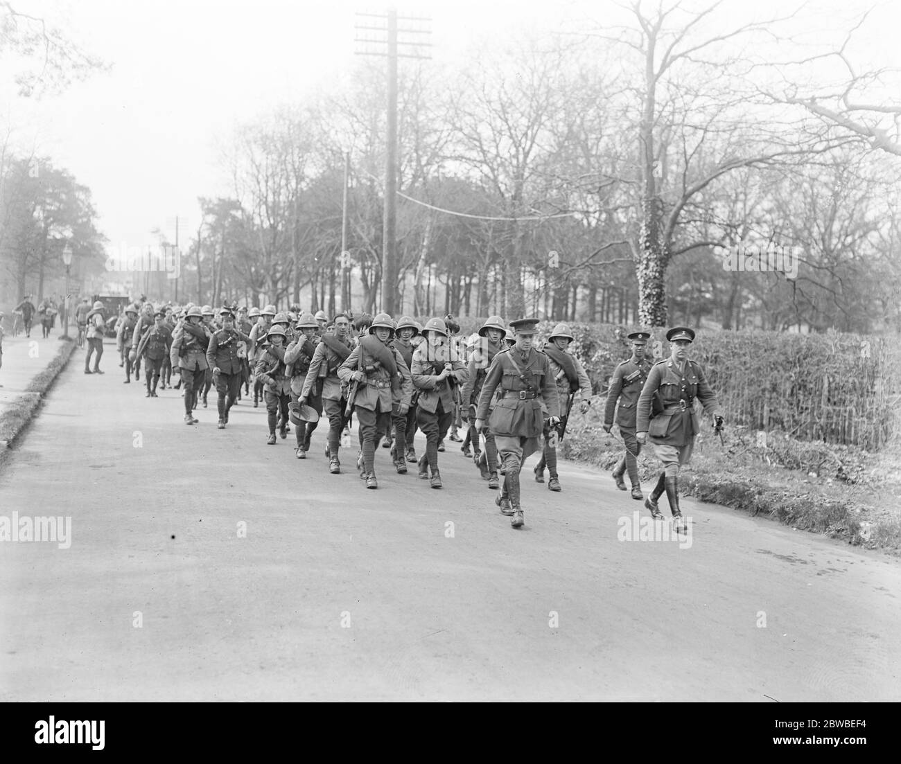 11 Hussars lasciare Aldershot per l'Egitto dopo la ricostruzione teregimente a causa della smobilitazione e il pensionamento dopo la Grande Guerra 1919 settembre Foto Stock