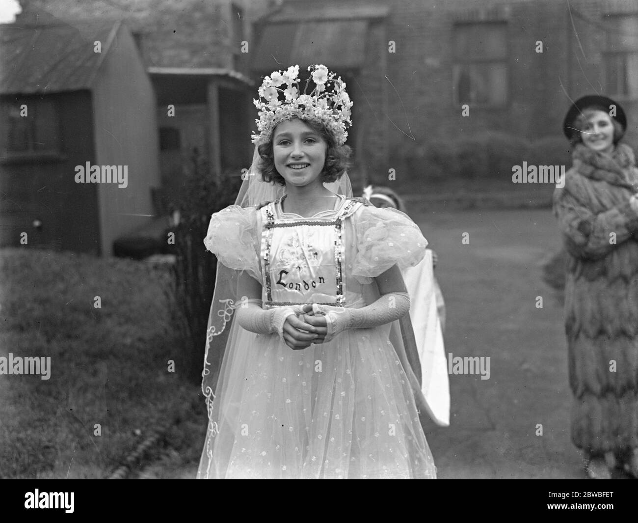 Little ayleen M cCulloch , di 12 anni, Regina eletta di Londra 1938 maggio Foto Stock