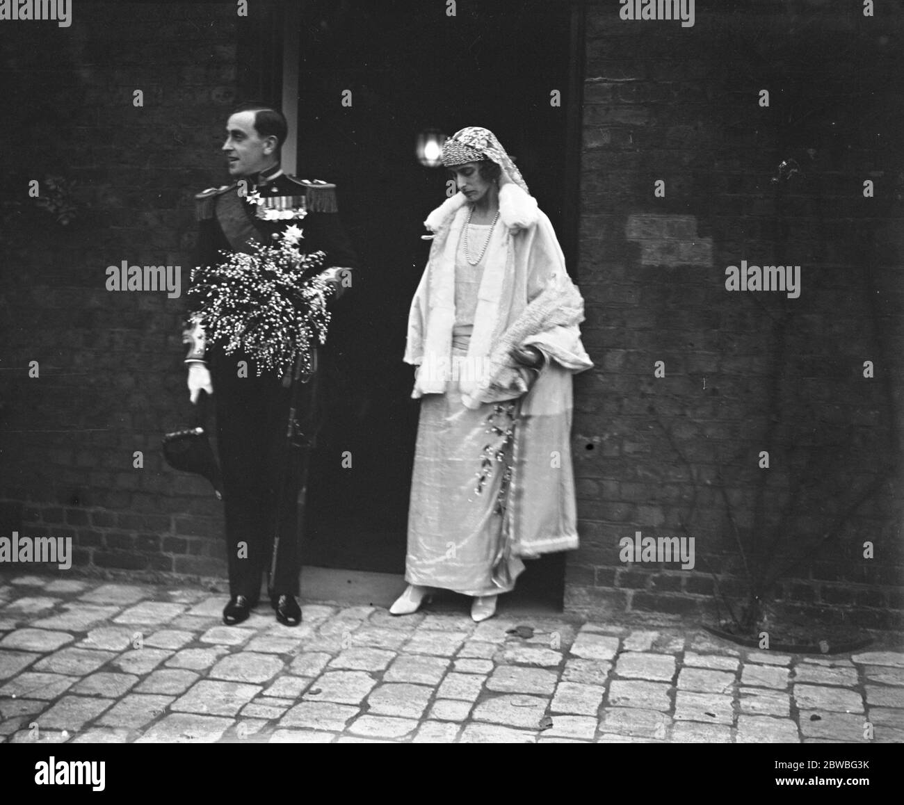 Matrimonio del Principe ereditario di Svezia e di Lady Louise Mountbatten a St James Lady Lousie Mountbatten con il fratello Marquis di Milford Haven 4 novembre 1923 Foto Stock