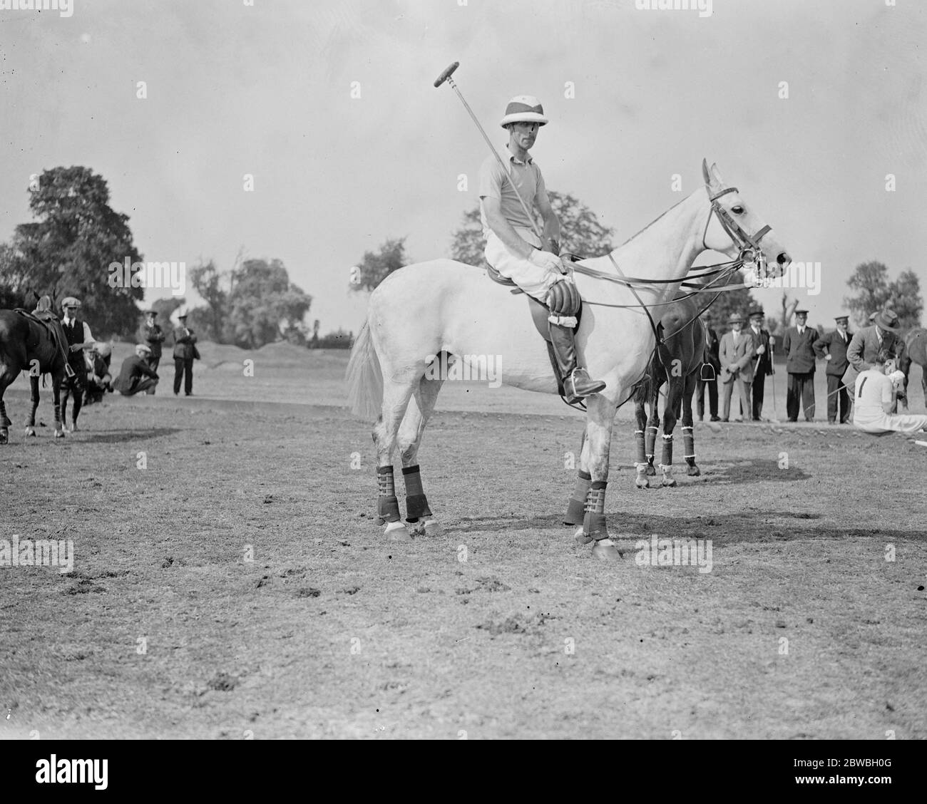 Al ranelagh Club , la finale della partita di polo della King' s Coronation Cup - il Capitano TJ Roark sul suo pony di polo . 17 luglio 1929 Foto Stock