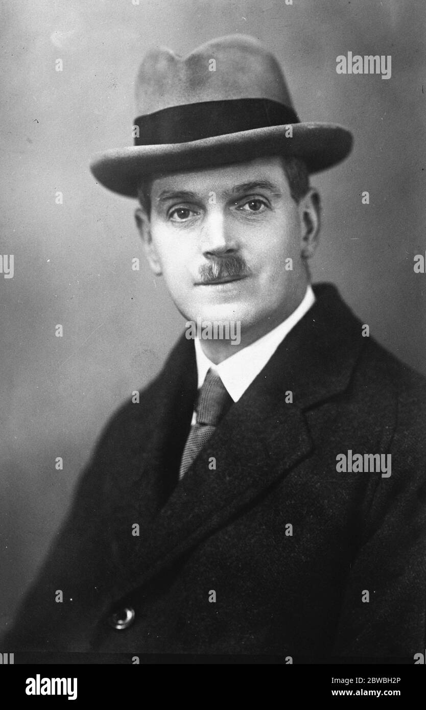 Il candidato laburista per la lettura Ramsay MacDonald ha iniziato la sua visita elettorale con un discorso a Reading a sostegno del candidato laburista , Dr Somerville Hastings 20 novembre 1923 le elezioni generali del Regno Unito del 1923 si sono svolte giovedì 6 dicembre 1923. I conservatori, guidati da Stanley Baldwin, hanno ottenuto il maggior numero di seggi, ma i laburisti, guidati da Ramsay MacDonald, e il Partito Liberale riunitosi di H. Asquith hanno ottenuto un numero sufficiente di seggi per produrre un parlamento appeso. Sono state le ultime elezioni generali del Regno Unito in cui un terzo (i liberali) ha vinto più di 100 seggi, o ha ricevuto più del 26% dei voti. Foto Stock