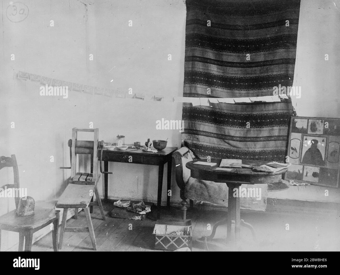 Forgers den , Irkutsk , religione e criminalità immagini sacre in angolo , in Russia 1920 Foto Stock