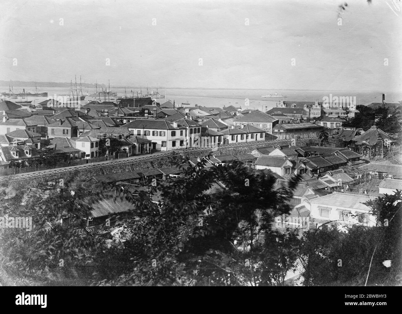 Grande terremoto a Yokohama . Città segnalata in caso di incendio . Una vista generale della Citta' e del Porto. 3 settembre 1923 Foto Stock