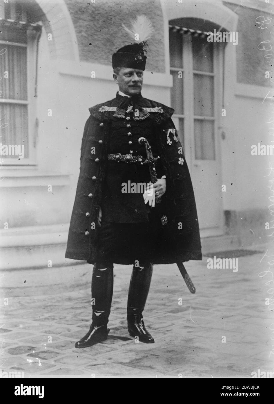 Il Ministro ungherese presenta le sue credenziali al presidente della repubblica francese il dottor Baron Frederic Koranyi Tolcava è stato ricevuto dal Presidente Millerand all'Elysee quando il nuovo Ministro ha presentato la sua lettera di credenziali 17 marzo 1923 Foto Stock