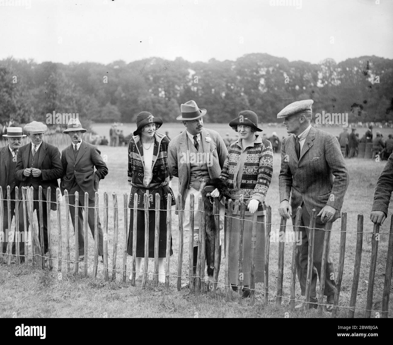 Goodwood Week Polo inizia come Cowdray Park da sinistra a destra Mrs Bulteel (sorella di Lady Wilton ) , Lord Dalmeny , Lady Wilton , Generale De Crespigny 31 luglio 1923 Foto Stock