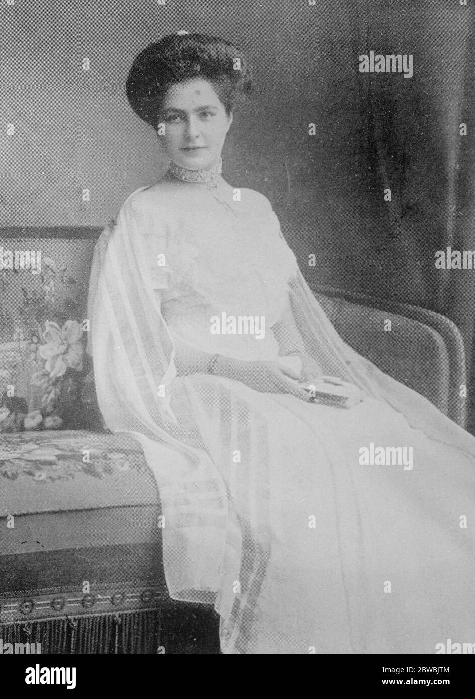 Ex Kaiser Dummy Bride Principessa Ida di Stolberg Rossla , sorella minore della Principessa Hermines , che con successo ha fatto il hoaxed di cento fotografi impersonando la Principessa Hermine alla stazione ferroviaria di Amersfoort 6 novembre 1922 Foto Stock
