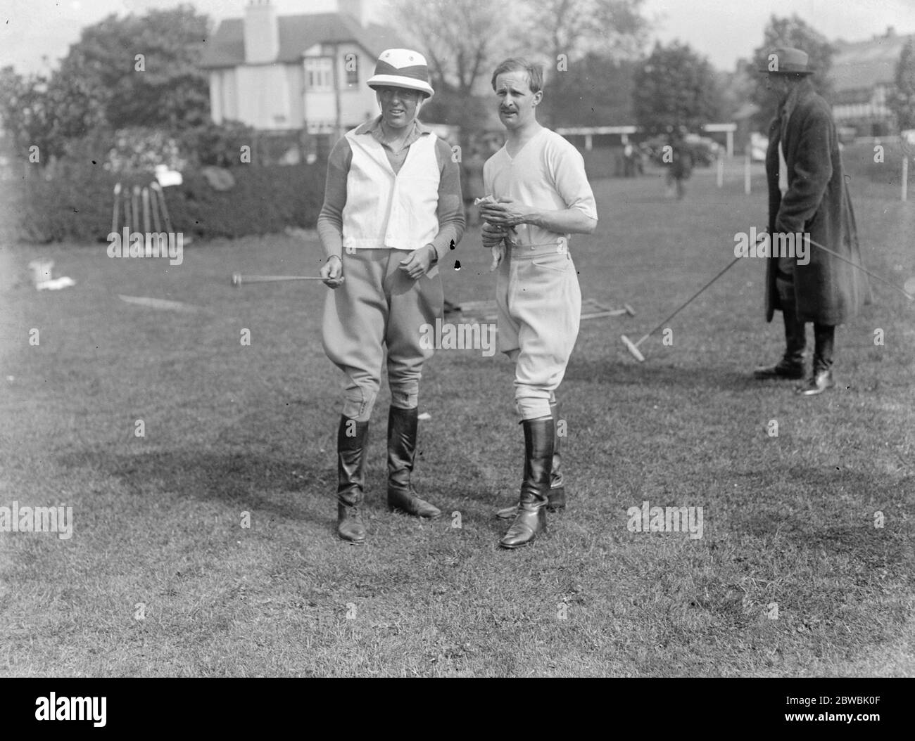 Polo al ranelagh Club , Londra Ovest . Signor EH Tyrrell - Martin e l'onorevole WW Astor . 8 maggio 1935 Foto Stock