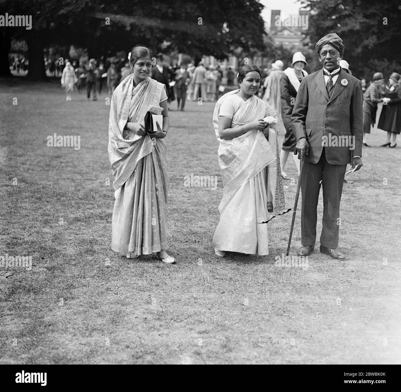 Festa dell'Impero Indiano al Ranelagh Miss Paranjhi , alla signora Kelkar e al signor K G Chari 3 luglio 1929 Foto Stock