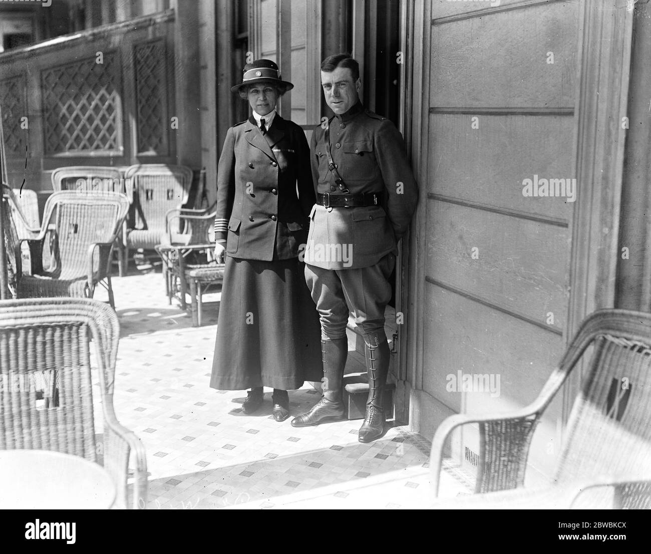 American Officers Hospital , Lancaster Gate . Lady Harcourt e Dr Williams . 1918 Foto Stock