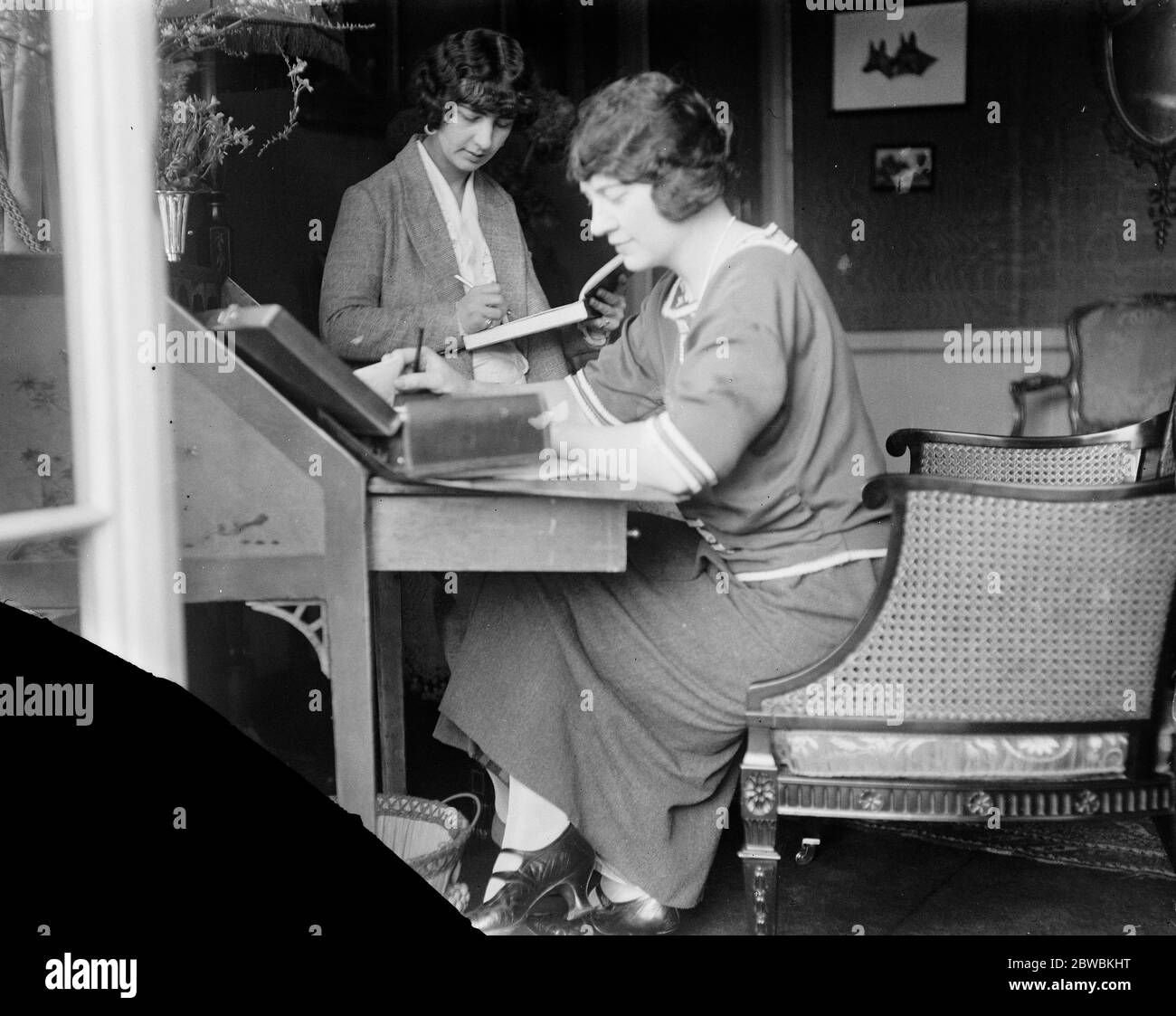 Lady Terrington come candidato liberale . Lady Terrington , candidata indipendente liberale per i South Bucks . 17 novembre 1923 vera Woodhouse, Lady Terrington è stata eletta al Parlamento come una delle prime donne parlamentari (8 in totale in quel Parlamento) - elezioni generali, dicembre 1923 Foto Stock