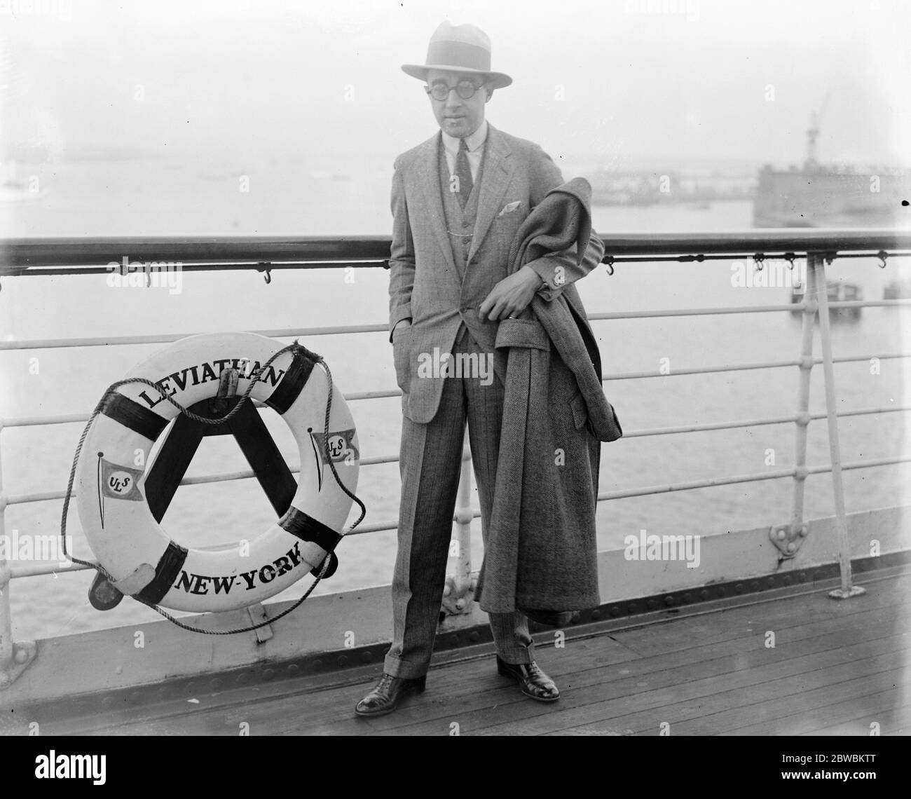 Arrivi sul Leviathan a Southampton il signor Leon Britton , il promotore della boxe 7 maggio 1925 Foto Stock