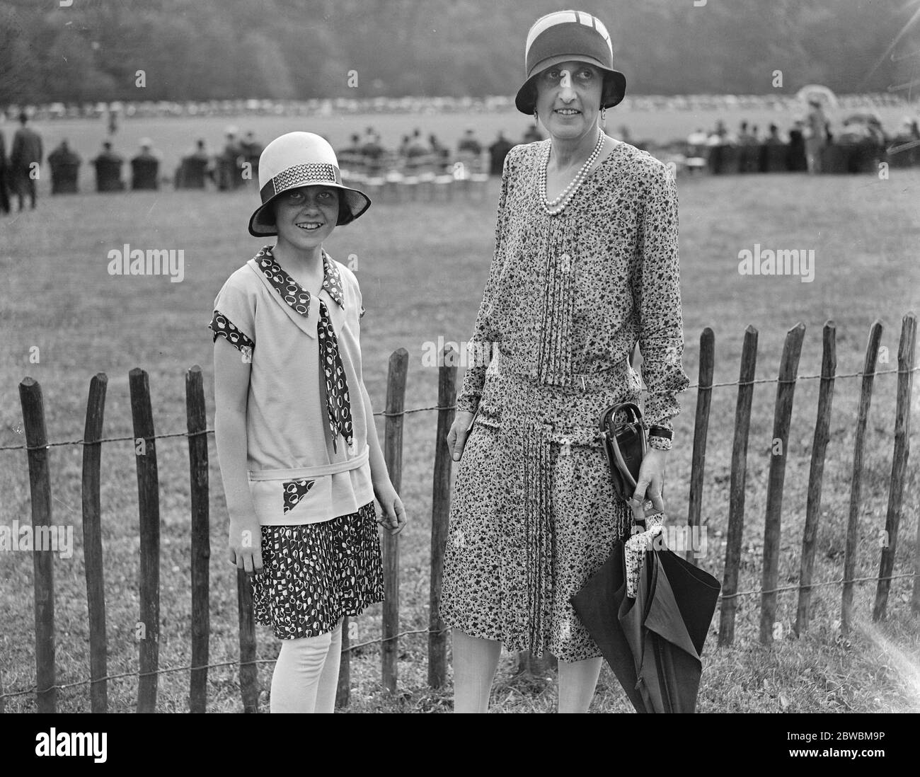 Torneo di polo della settimana Goodwood al Cowdray Park . Hon Daphne Pearson e Viscountess Cowdray 1929 Foto Stock