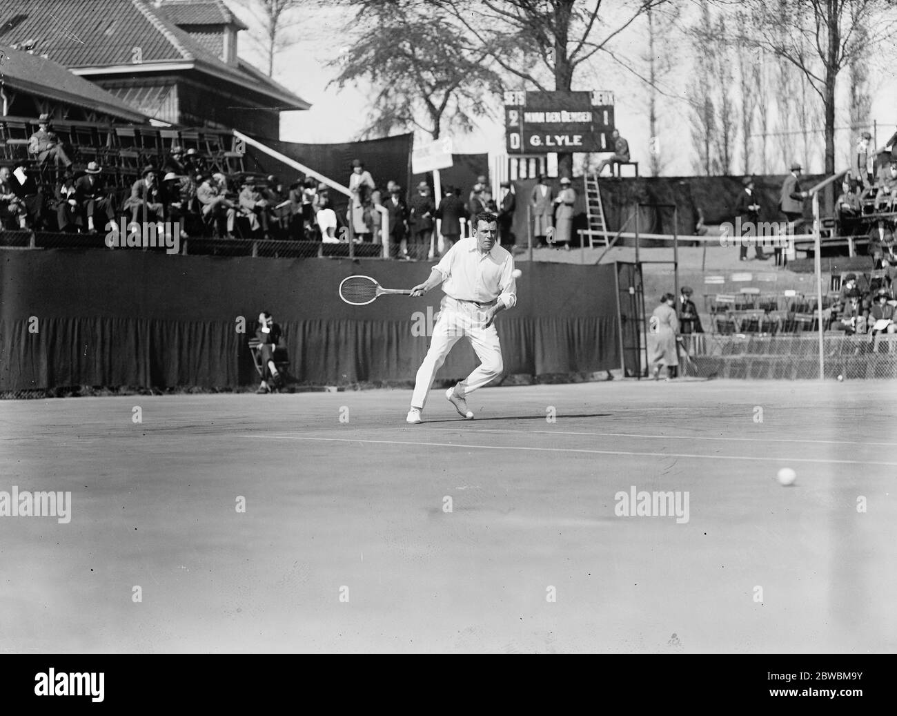 I campionati mondiali di tennis su prato a Bruxelles . M Vandenbemden (Belgio) in gioco . 16 maggio 1922 Foto Stock