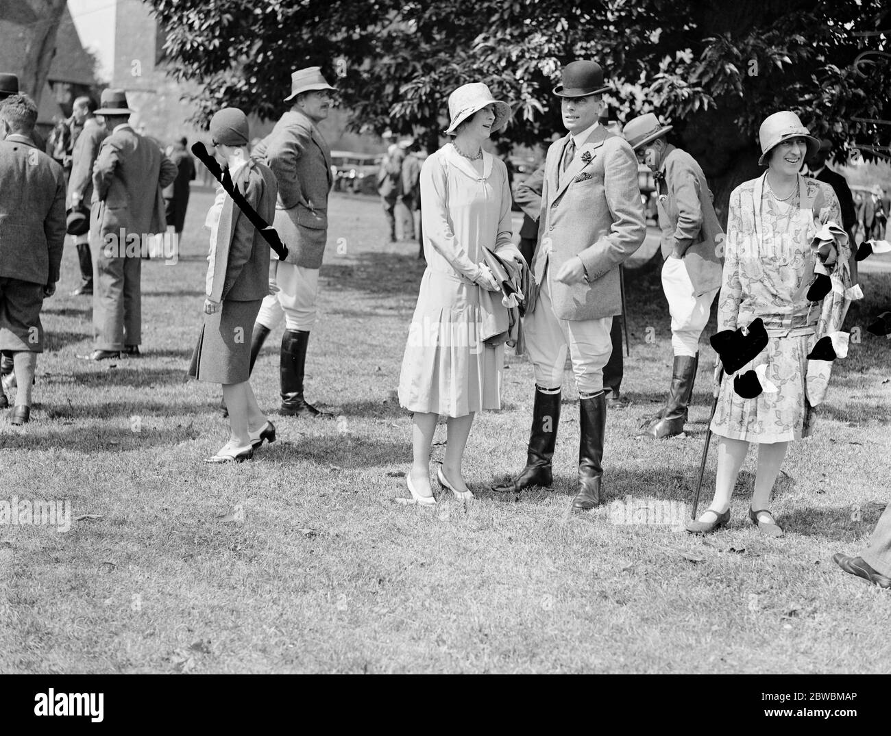 Torneo di polo della settimana Goodwood al Cowdray Park . Sig.ra Musgrave Hall e Lord Barney 1929 Foto Stock