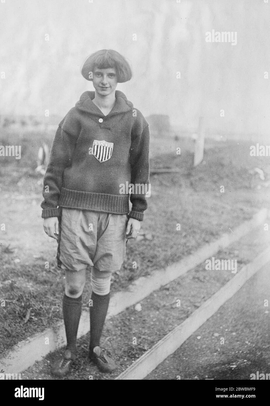 American Girls a Parigi per Femminile Olympic Games Miss M Gilliland , il campione di 100 yards 12 aprile 1922 Foto Stock