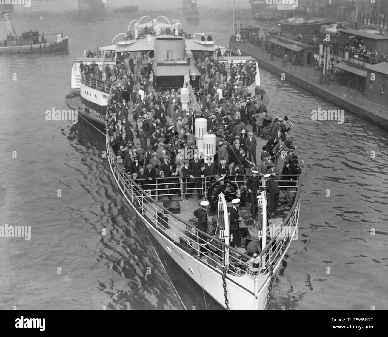 Il '' Crested Eagle ' lasciando London Bridge per Margate 22 maggio 1926 Foto Stock