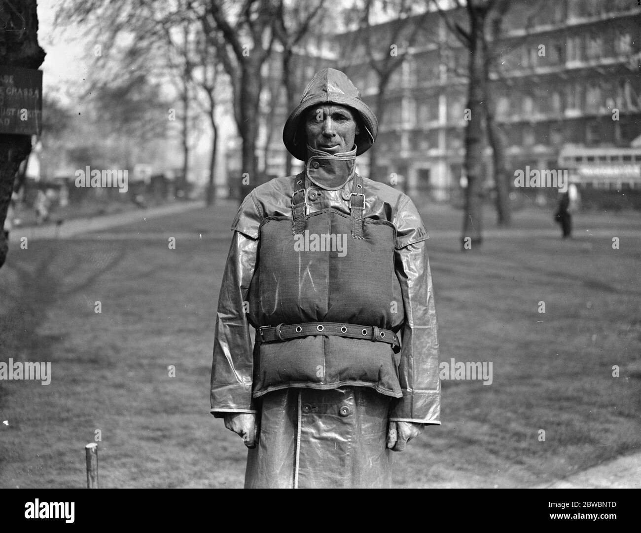 Eroi di bagnino decorati dal Duca di Kent al Royal National Lifeboat Institution coxswain Patrick Sliney , di Ballcotton , Cork , vincitore della medaglia d'oro Foto Stock