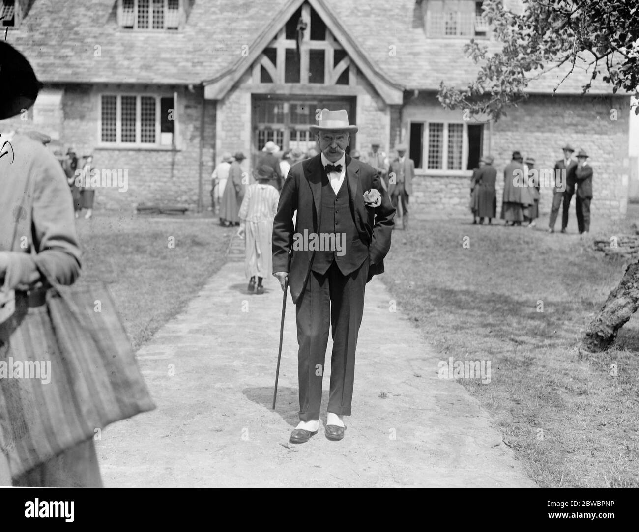 La principessa Beatrice apre case di insediamento per gli ex Service a Shrivenham Viscount Barrington 18 luglio 1925 Foto Stock