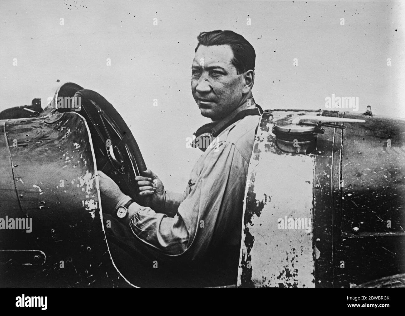 Il Principe Corona d'Italia inizia la gara automobilistica di Milano . Il vincitore , il conte Gastons Brilli Peri di Firenze . 25 settembre 1925 Foto Stock