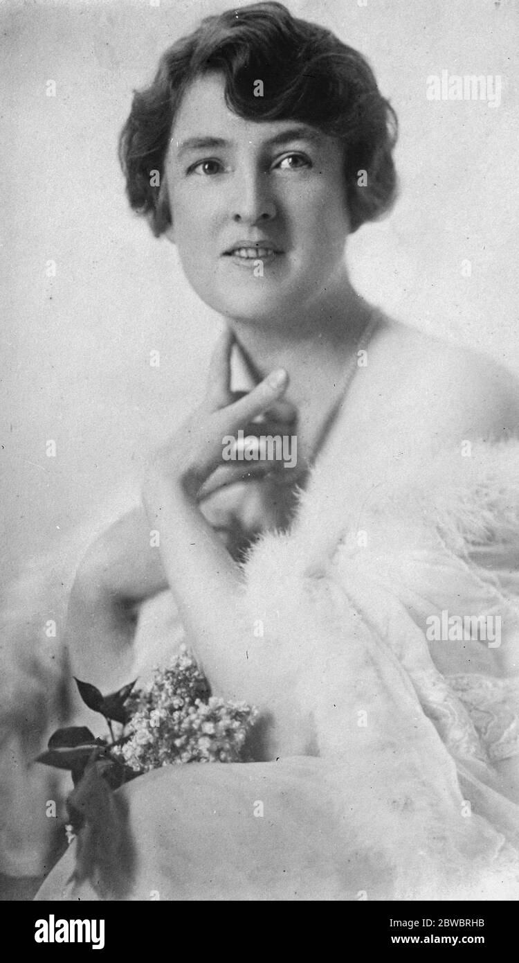 Per fare la sua casa a Parigi . Mme Grunberger, moglie del nuovo Ministro austriaco in Francia. Una figura molto popolare nella società . 22 settembre 1925 Foto Stock