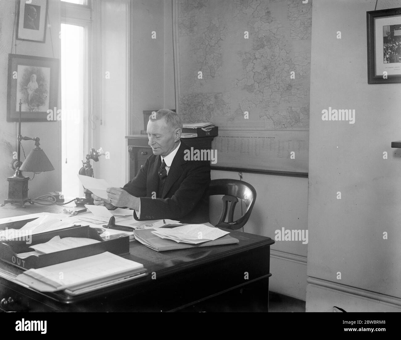 Il sig. Leigh MacLachlan, nuovo agente principale del Partito unionista, fotografato nel suo ufficio. 31 dicembre 1926 Foto Stock