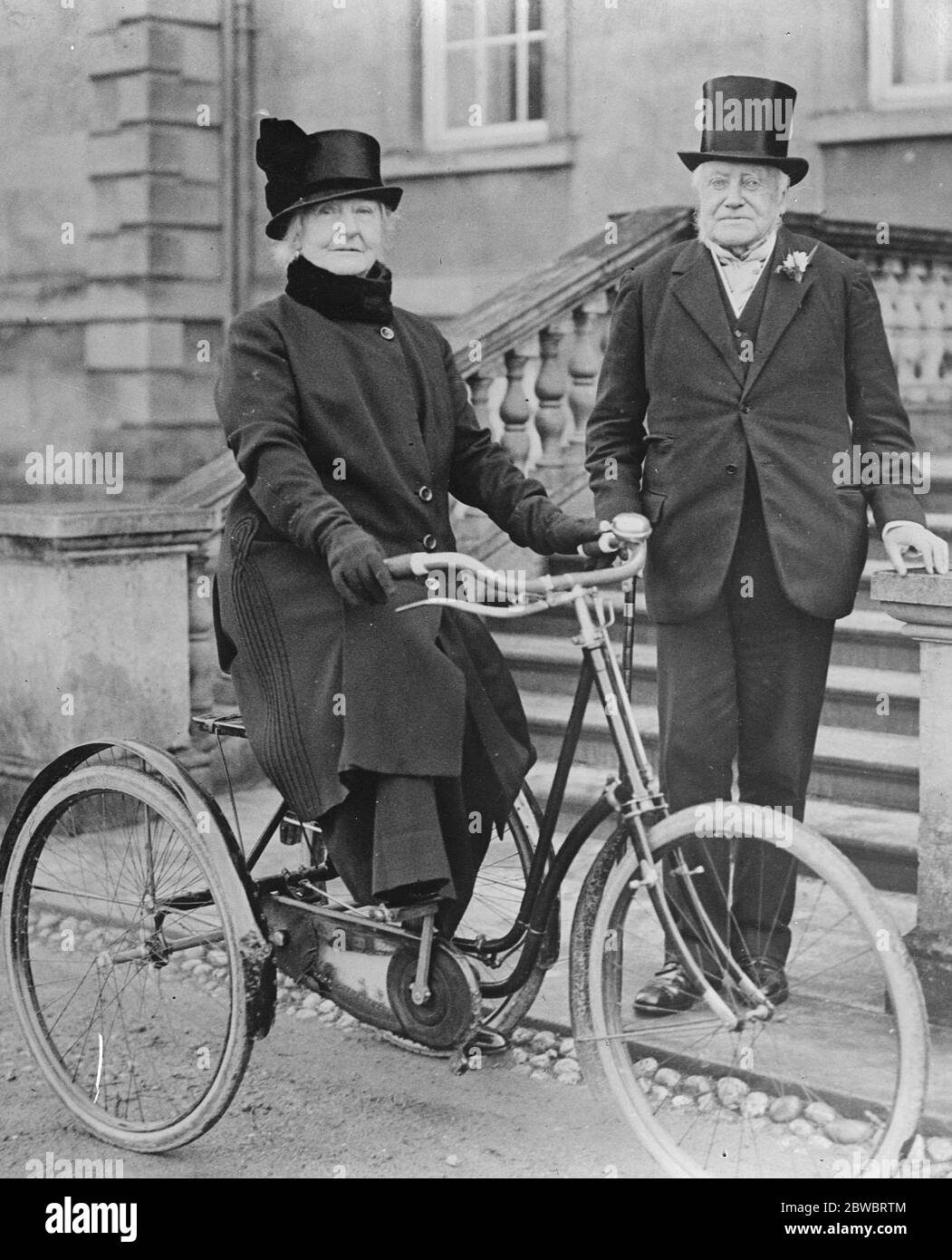 Conte e Contessa di Coventry celebrano il 62° anniversario del loro matrimonio . 24 gennaio 1927 Foto Stock